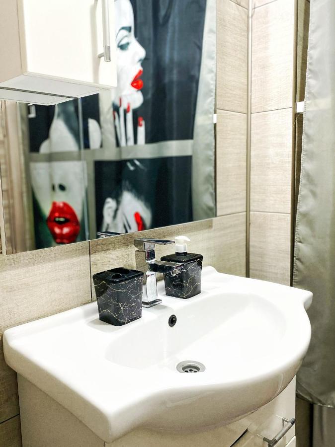 Venetis Sea View Apartment Navodari Bagian luar foto